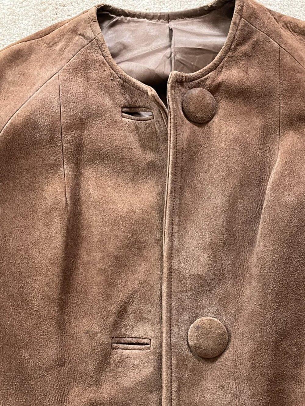 Vintage 1960s Women's Brown Suede Collarless Button Coat w/Pockets Mid Century - Picture 3 of 16